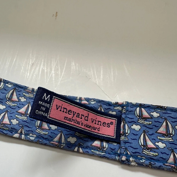 Vineyard Vines Belt Womans D Ring Size M Blue and Pink Sailboat Preppy Nautical - Picture 3 of 6